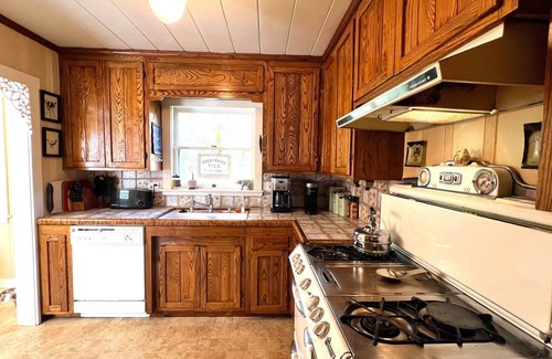 Patton Cabaña | Sweet cottage with Wifi in Boulder Bay area of Big Bear Lake