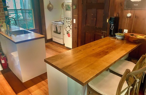 Yarmouth Port Cabaña | Sweet historic cottage on Cape Cod's north shore near beaches, pond, restaurants