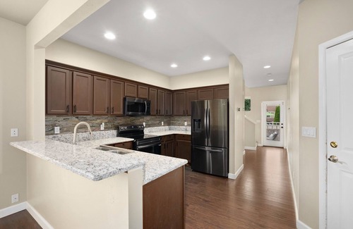 East Olympia Casa | Sweet Home Away from Home!