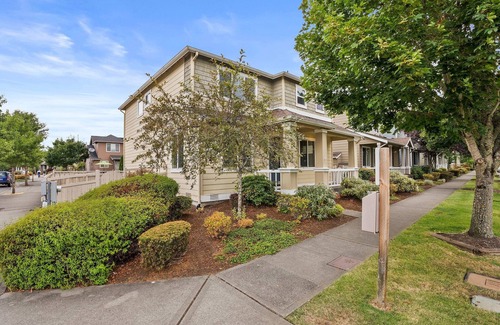East Olympia Casa | Sweet Home Away from Home!