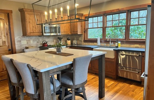 Blowing Rock Cabaña | Sweet Meadow Cottage, SweetGrass, Lake View, Blowing Rock