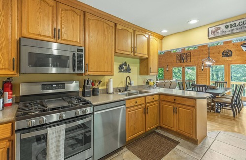 Cullowhee Casa | Sweet Mountain Dreams (2BR) with Views of Lake Glenville