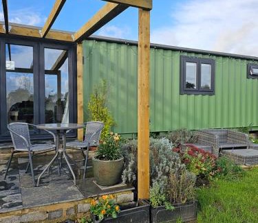 Evesham Otro | Sweet Pea Cabin