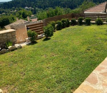 Asprogerakata Casa | Sweet Red Home