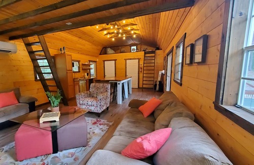Woden Cabina | Sweet Serenity! Newly Built Cabin on 13 Acres. Pet Friendly!