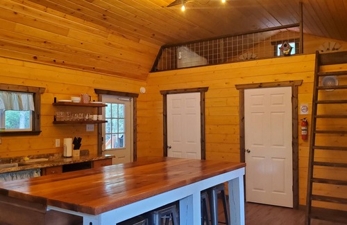 Woden Cabina | Sweet Serenity! Newly Built Cabin on 13 Acres. Pet Friendly!