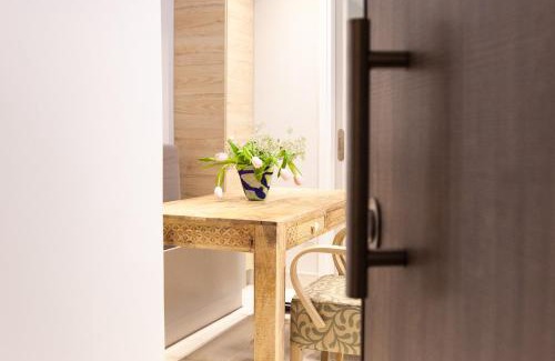 Vouliagmeni Apartamento | Sweet Suite Flora in Vouliagmeni