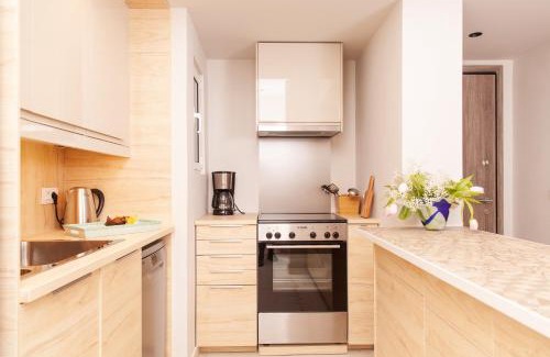 Vouliagmeni Apartamento | Sweet Suite Flora in Vouliagmeni