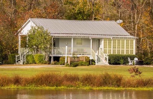 Rayne Cabaña | Sweet Surrender Cottage: Romantic Cottage in Cajun Country