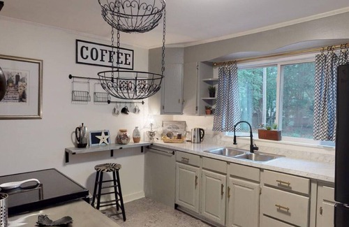 Aiken Casa | Sweet Tea Cottage- Aiken Downtown Location