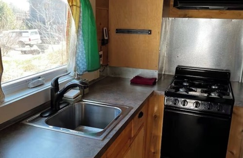 Franklin Cabina | Sweet Tiny Home on an Organic Farm
