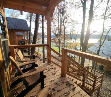 Scio Casa | Sweet Tree Cabin with Grill Overlooking the Lake in Ohio