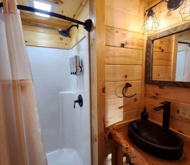 Scio Casa | Sweet Tree Cabin with Grill Overlooking the Lake in Ohio