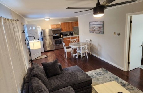 Ocean Park Condominio | Sweet, two-bedroom, one-bathroom condo, two short blocks from the beach!