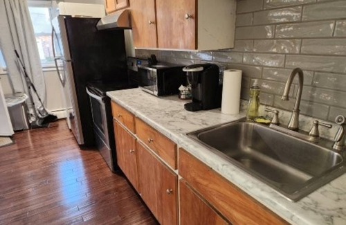 Ocean Park Condominio | Sweet, two-bedroom, one-bathroom condo, two short blocks from the beach!