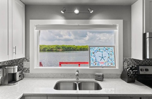 Ruskin Casa | Sweet Waterfront Excursion