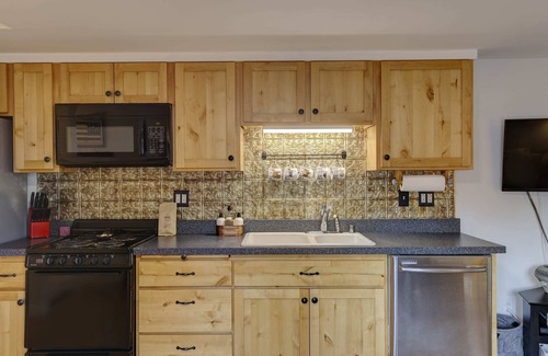 Sheridan Apartamento | Sweet Wyoming Suite, Centrally located Stay + Wifi