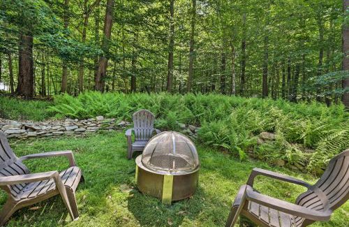 Gouldsboro Casa | Sweetfern Gouldsboro Cabin Deck and Lake Access