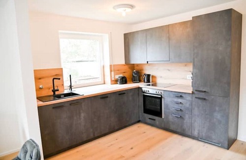 Dachau District Apartamento | Sweethome Luxus PUR Apartment, Küche, TV
