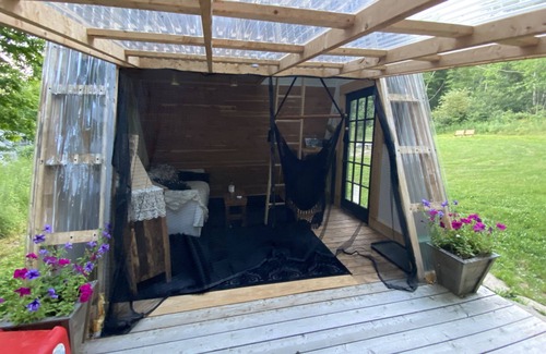 Brooks Cabina | Sweetie A frame Glamping
