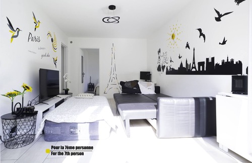 Le Plessis-Robinson Apartamento | "SweetMoulinHome" is a warm and inviting space!