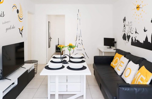 Le Plessis-Robinson Apartamento | "SweetMoulinHome" is a warm and inviting space!