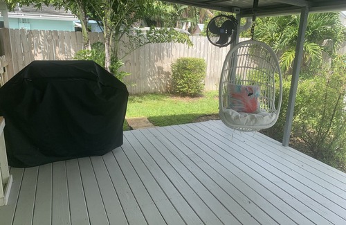 Jensen Beach Casa | “SWEETPEA’S PARADISE”- 2 Bedroom, 2 Bath, Key West Style Cottage, Perfect Locale