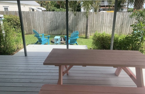 Jensen Beach Casa | “SWEETPEA’S PARADISE”- 2 Bedroom, 2 Bath, Key West Style Cottage, Perfect Locale
