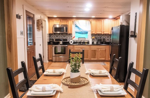 Somerset Otro | Sweetwater Farm with firepit and hiking trails!