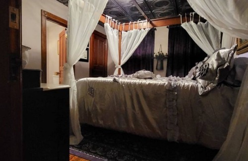 Ashfield Cama Y Desayuno | SWICHBACK TRAIL SUITE AT TRAILS END B&B