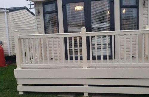 Prestatyn Apartamento | Swift Burgundy