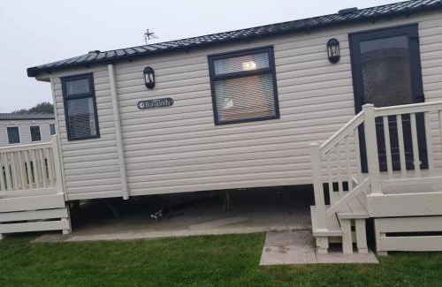 Prestatyn Apartamento | Swift Burgundy