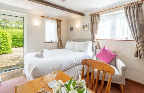 Rackheath Casa | Swift Host - Studio - Barn Cottage - Garden - Parking