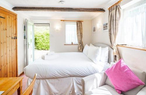 Rackheath Casa | Swift Host - Studio - Barn Cottage - Garden - Parking