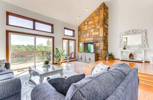 Bella Vista Casa | Swim and Boat Docks Lakefront Gem in Bella Vista!