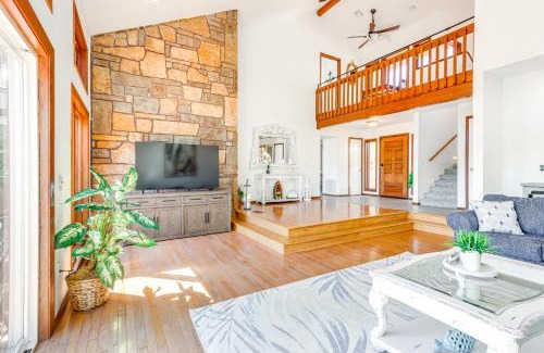 Bella Vista Casa | Swim and Boat Docks Lakefront Gem in Bella Vista!