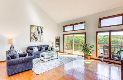 Bella Vista Casa | Swim and Boat Docks Lakefront Gem in Bella Vista!