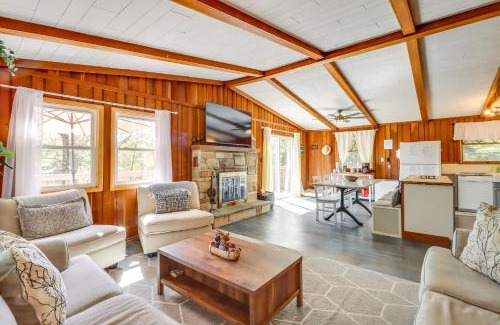 Long Pond Casa | Swim Dock and Game Room Lakefront Poconos Cabin!