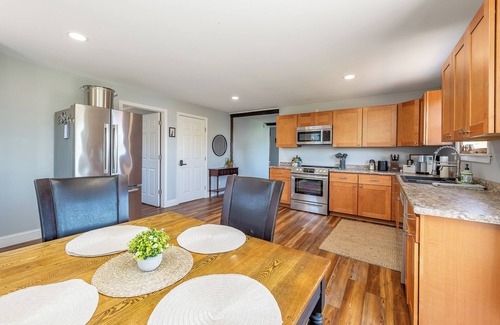 Harpswell Casa | Swim, Kayak & Relax in Coastal Comfort from this Charming, Pet-Friendly Home
