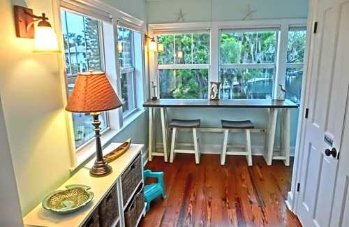 Weeki Wachee Gardens Casa | Swim Mat, Kayaks, Fire Pit! PET FRIENDLY - Sunfish Cove - Weeki Wachee River