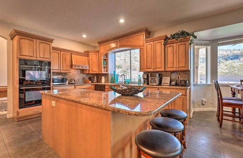 Foothills Casa | Swim-Putt-Play! 5-BRs of Family Fun | Heated Pool | Pool Table | Foosball | More