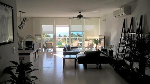 Puerto Juárez Apartamento | Swim the Caribbean & Work with a View