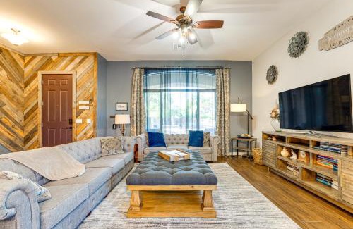 Goodyear Casa | Swim-Up Bar and Putting Green Goodyear Getaway!