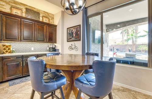 Goodyear Casa | Swim-Up Bar & Putting Green: Goodyear Getaway!