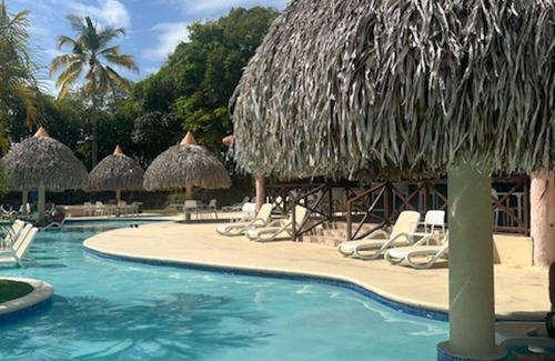 Playa Coronado Apartamento | Swim Up Suite 1117 with Golf for 2 and exclusive rights to all amenities!