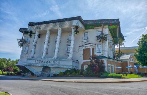 Seymour Casa | Swimming in the Smokies by American Patriot Getaways