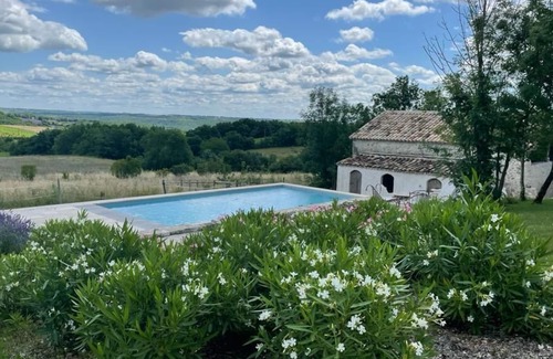 Montaigu-de-Quercy Casa | Swimming pool in the middle of lavender at Clau de Ratelle