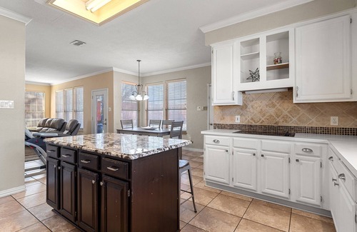 Grand Prairie Casa | Swimming Pool! 4 Bedroom/2 Living Room/Garage/Washer & Dryer/Family Fun!