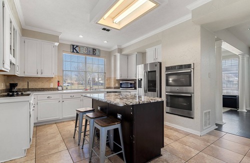 Grand Prairie Casa | Swimming Pool! 4 Bedroom/2 Living Room/Garage/Washer & Dryer/Family Fun!