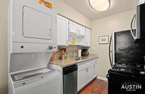 Cherrywood Apartamento | Austin East Side cerca de UT / Mueller con piscina en Eclectic Manor Rd
